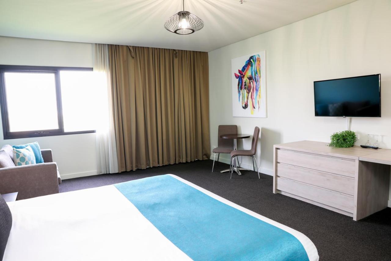 Mantra Melbourne Melton Hotel Eksteriør billede