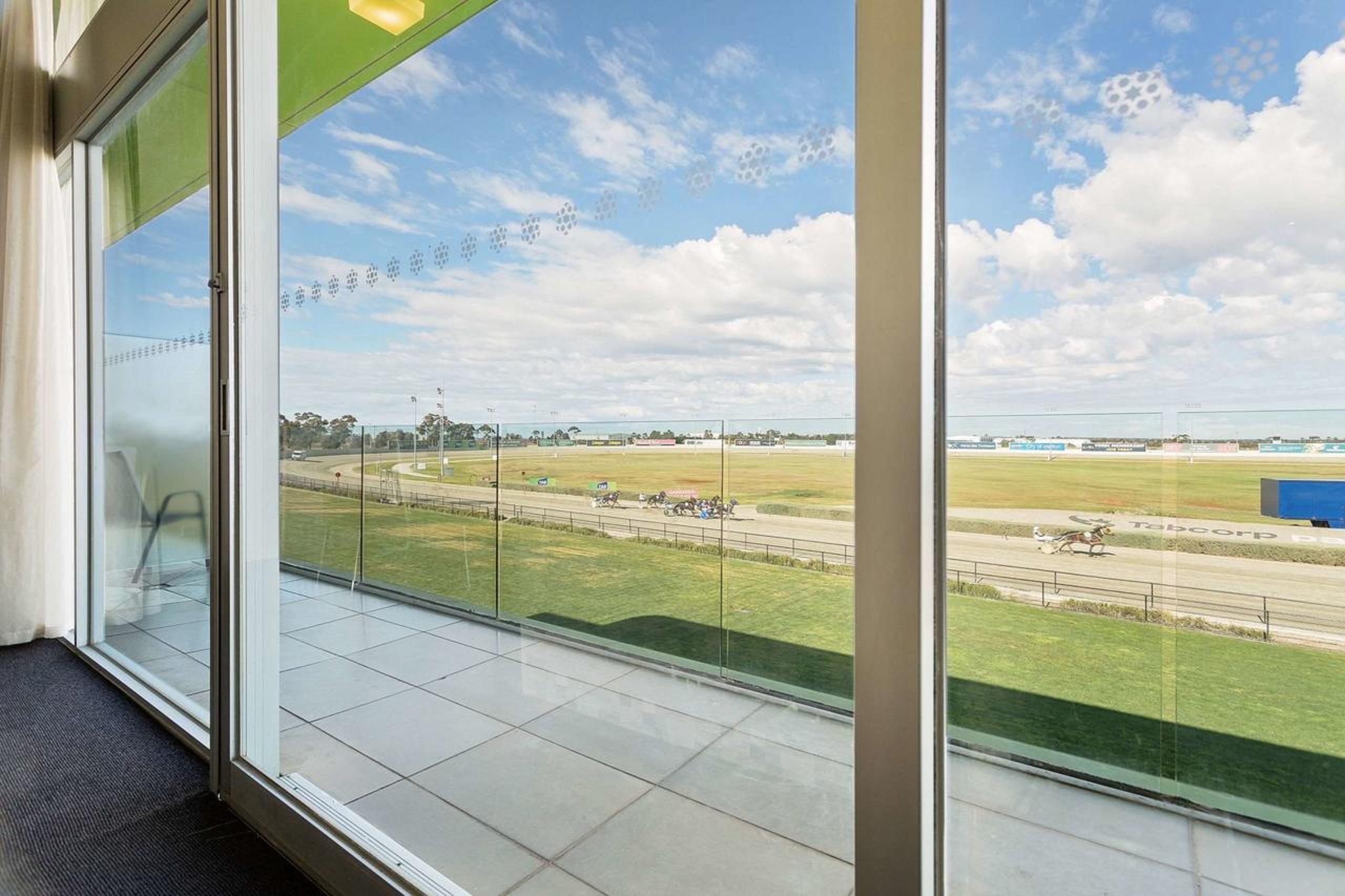 Mantra Melbourne Melton Hotel Eksteriør billede