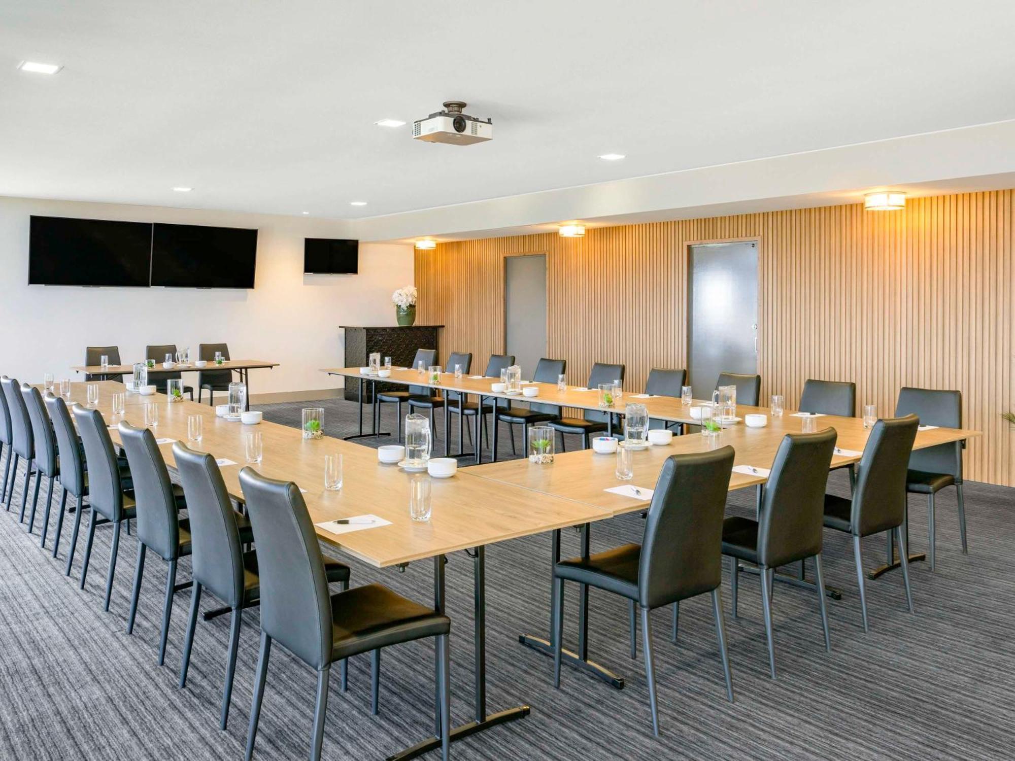 Mantra Melbourne Melton Hotel Eksteriør billede