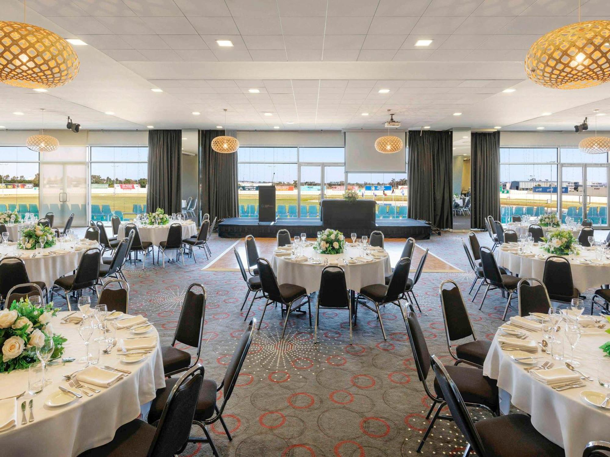 Mantra Melbourne Melton Hotel Eksteriør billede